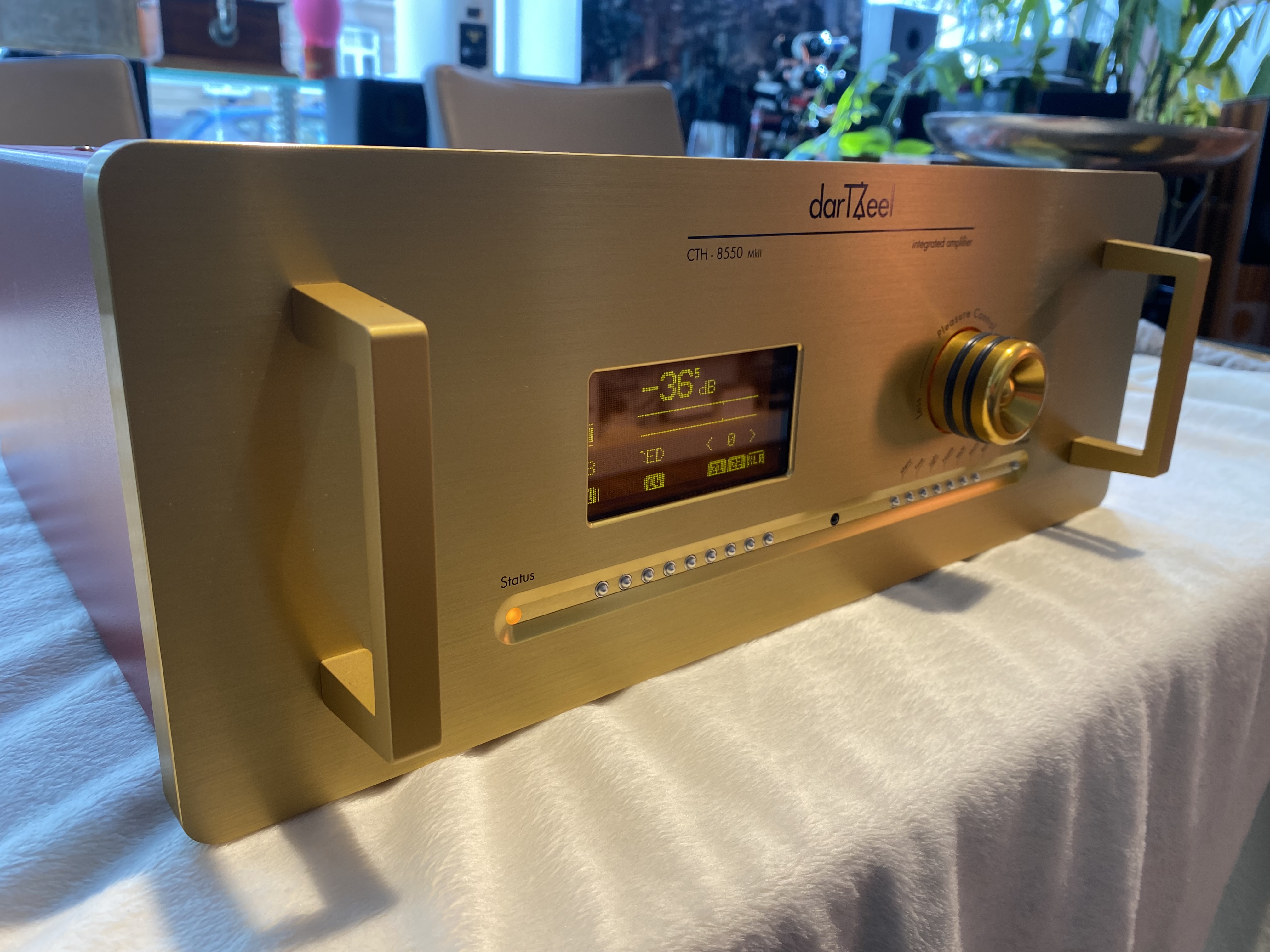 darTZeel CTH-8550 Mk2 Vollverstärker - Aussteller